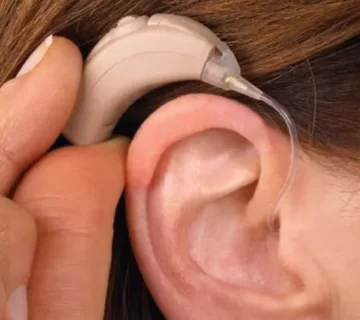 درمان کم شنوایی یک طرفه با استفاده از سمعک